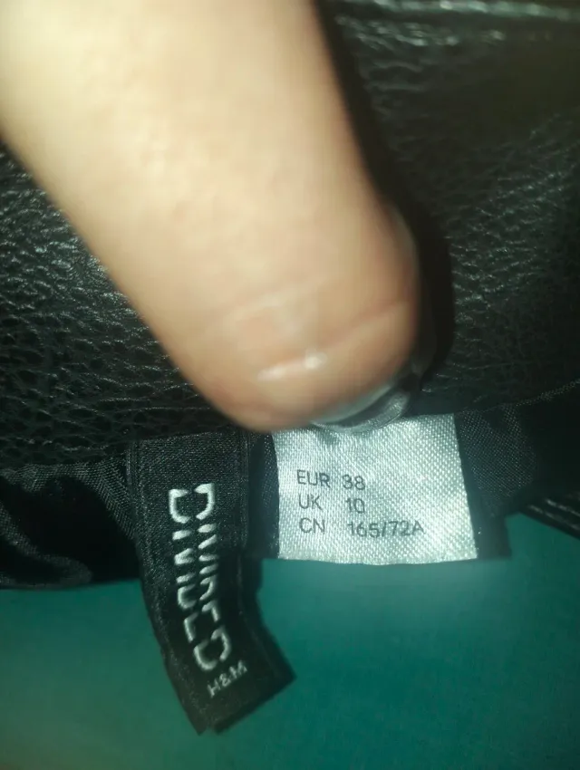 Falda de cuero negra