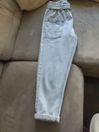 Vaqueros casuales con cinturón