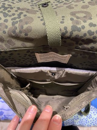 Mochila verde con estampado