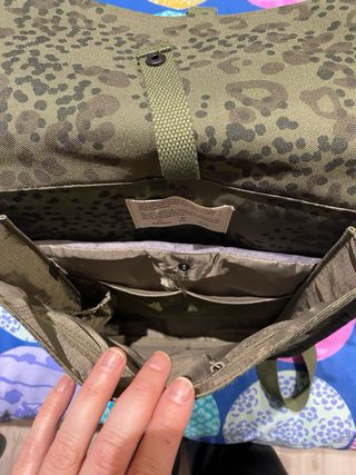 Mochila verde con estampado