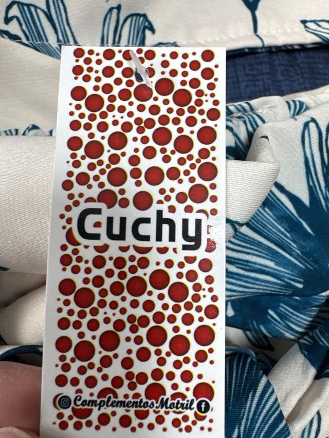 Conjunto floral beige y azul