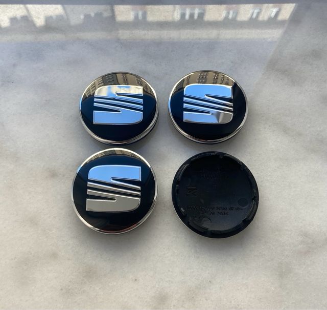 Tapabujes Seat 56mm Negro Plata