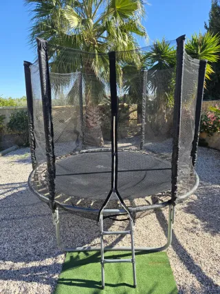 Cama elástica con red de seguridad