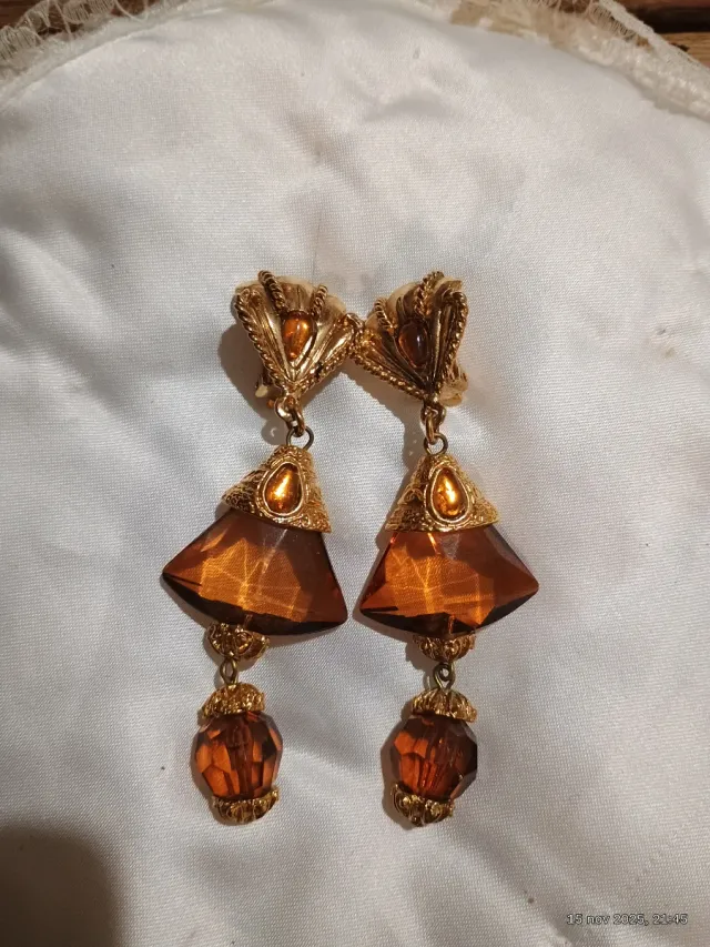 Pendientes vintage dorados con perlas