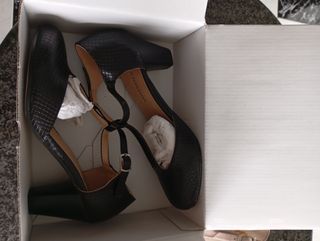 Zapatos salón negros efecto serpiente T.36