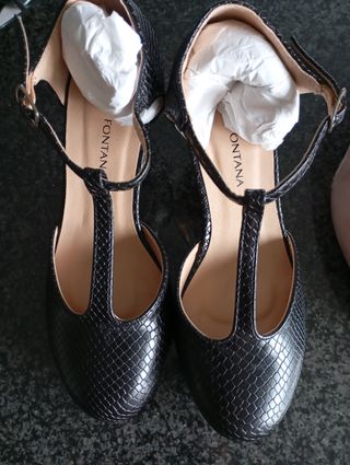 Zapatos salón negros efecto serpiente T.36