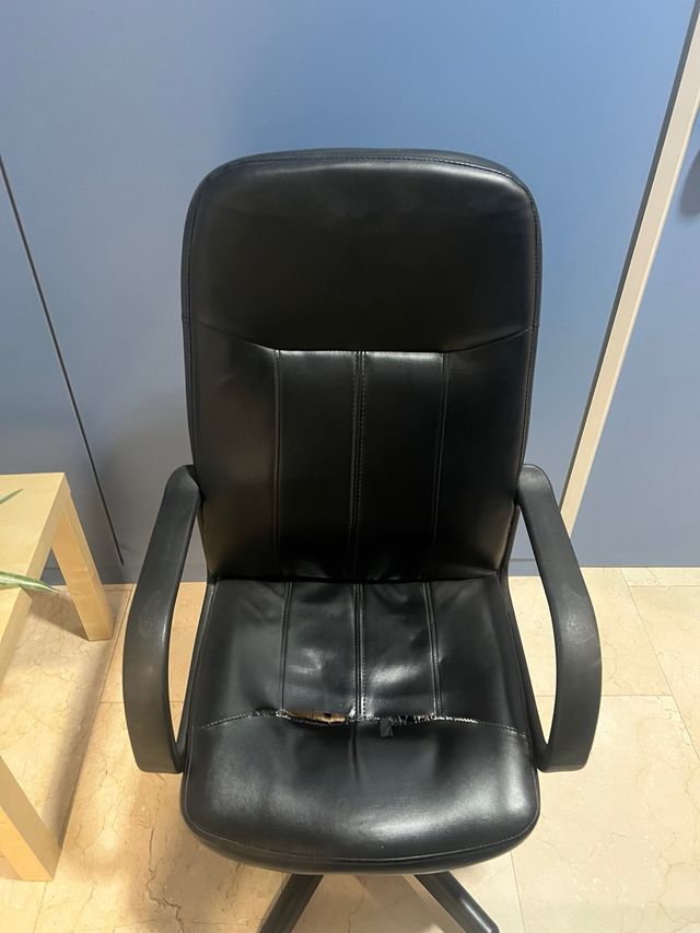 Silla de oficina negra