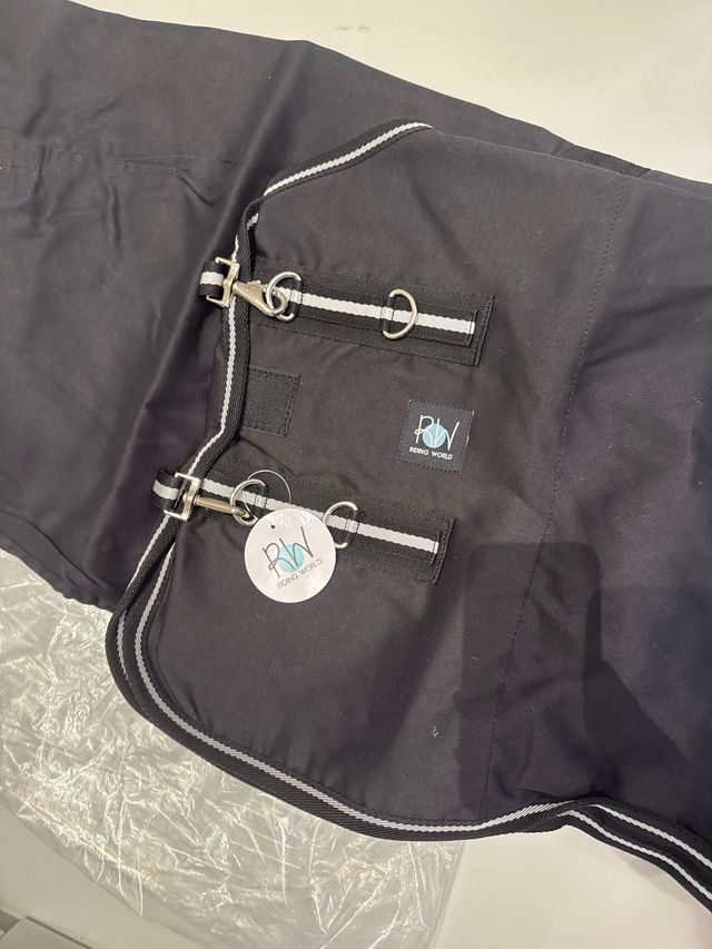 Due Coperte in cotone nero per cavallo.