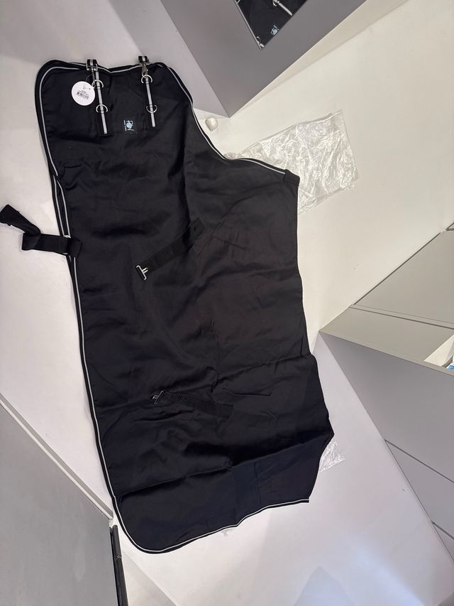 Due Coperte in cotone nero per cavallo.