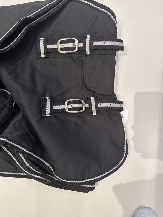 Due Coperte in cotone nero per cavallo.