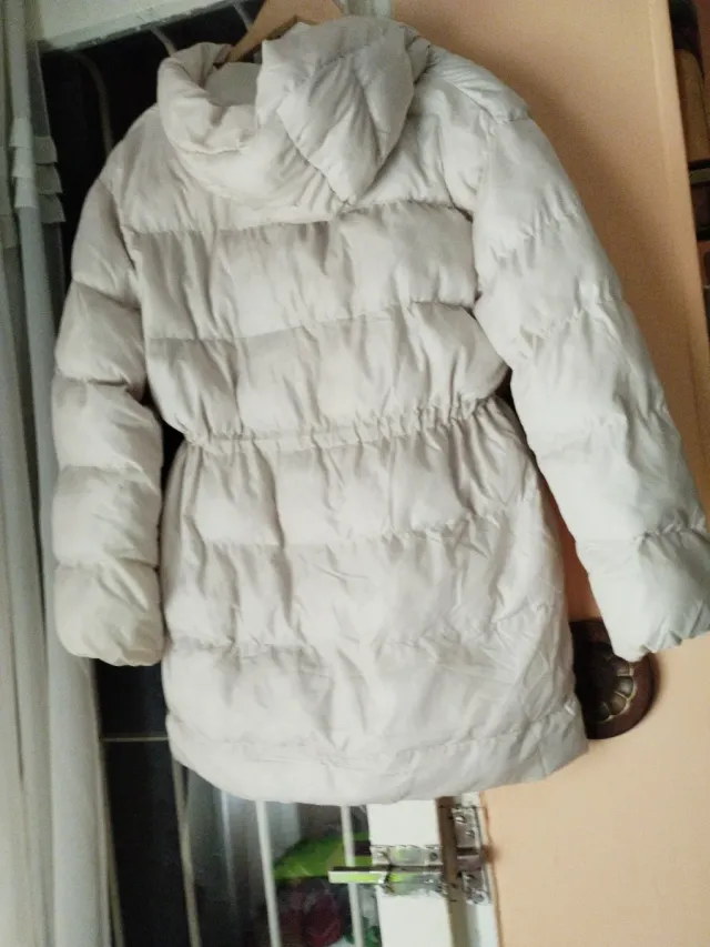 Parka Beige con Capucha y Cintura Ajustable