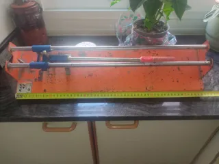 Cortador de baldosas naranja