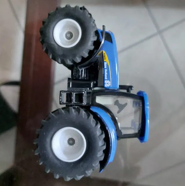 Siku 1978 New Holland T7070 1:50