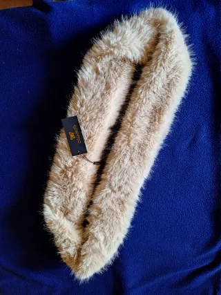 Sciarpa scaldacollo in ecopelliccia beige chiaro