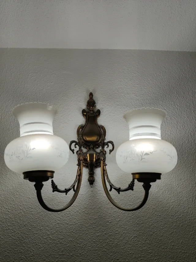 Apliques de pared dorados y transparentes