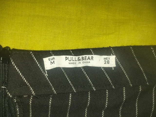 Falda PULL&BEAR negra rayas blancas Talla M