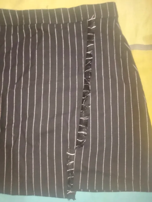 Falda PULL&BEAR negra rayas blancas Talla M