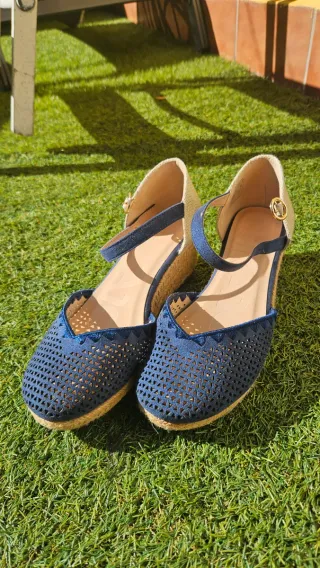 Alpargatas cuña mujer azul y beige