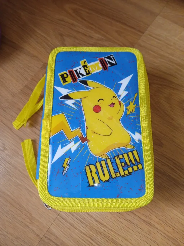 Estuche NUEVO triple Pikachu Pokémon