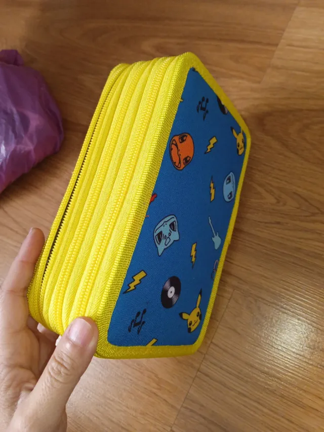 Estuche NUEVO triple Pikachu Pokémon