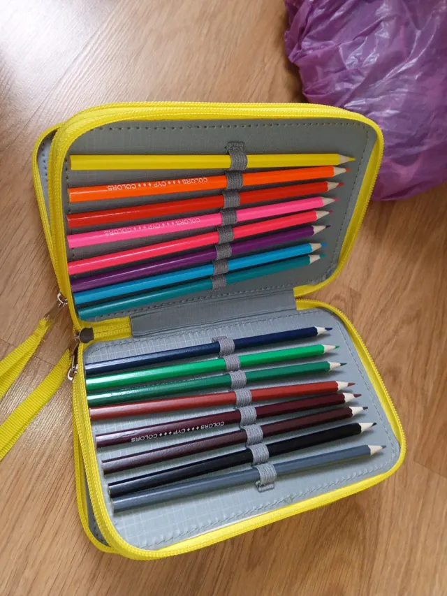 Estuche NUEVO triple Pikachu Pokémon