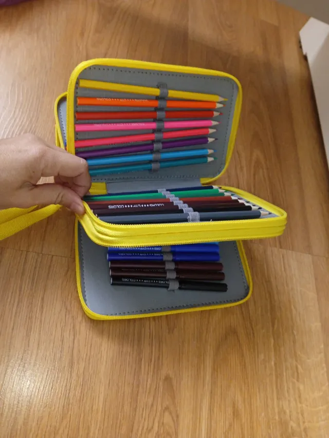 Estuche NUEVO triple Pikachu Pokémon