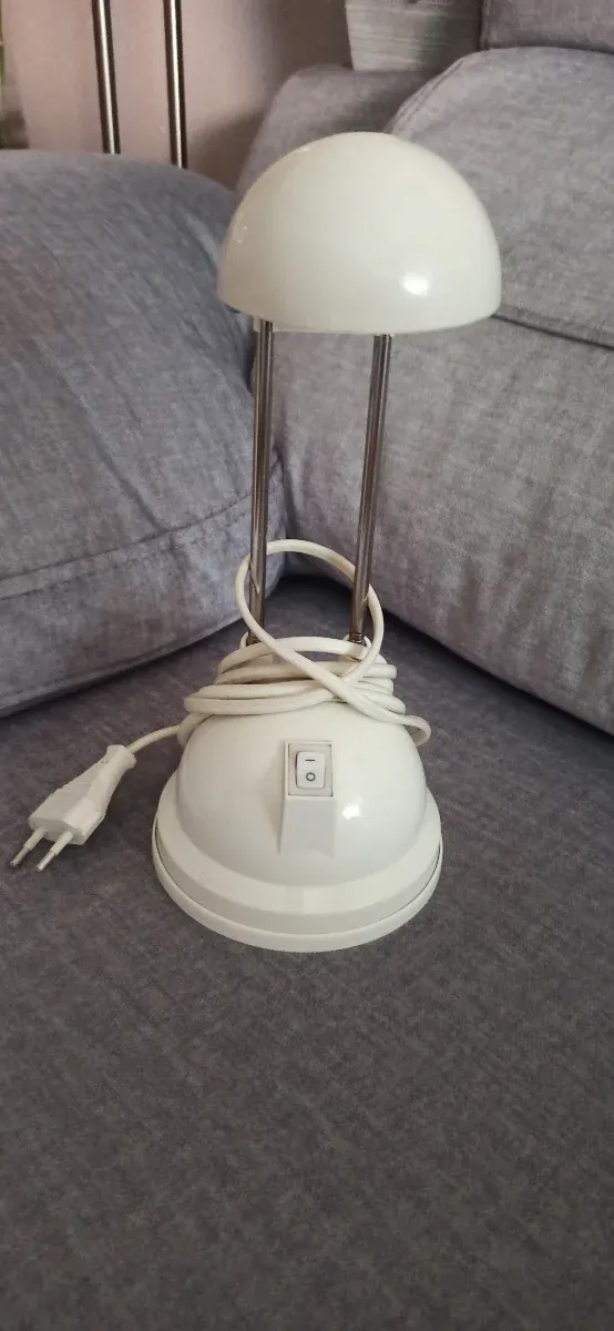 Lámpara de escritorio blanca