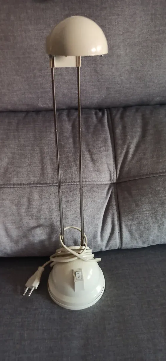 Lámpara de escritorio blanca