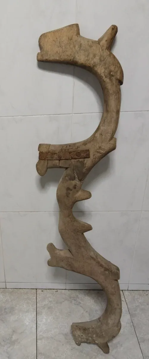 Yugo antiguo de madera