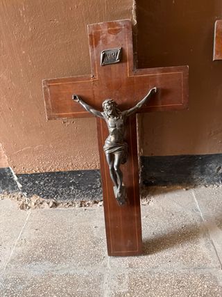 Crucifijos de Madera con Imagen de Jesús