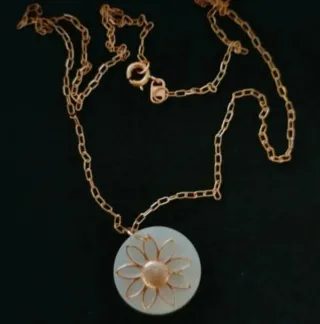 Cadena y Colgante Oro  18k.750 Nácar Flor