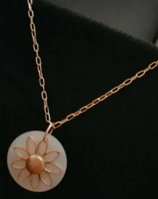 Cadena y Colgante Oro  18k.750 Nácar Flor