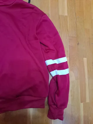 Sudadera granate con rayas