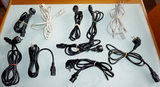Lote de cables de alimentación eléctrica.