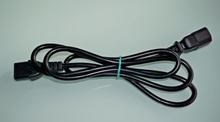 Lote de cables de alimentación eléctrica.
