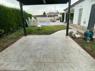 Hormigón impreso exterior y interior  Garaje Bajos