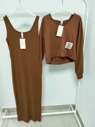 Conjunto marrón de dos piezas