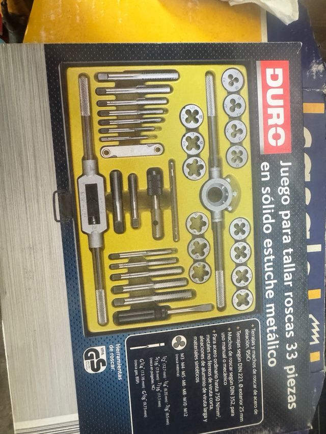 Juego de machos y terrajas DURO 33 piezas