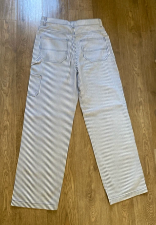 Pantalones de rayas azules y blancas