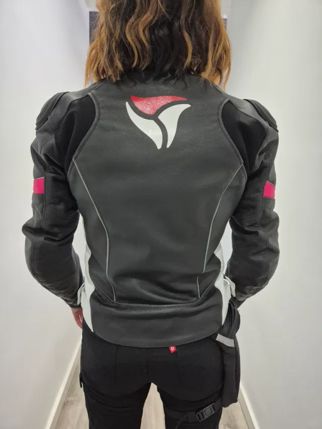 Chaqueta de piel para moto mujer