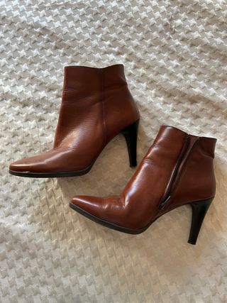 Botines piel tacón marrón talla 39