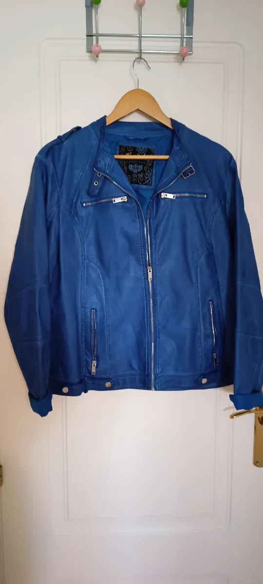 Cazadora imitación piel mujer azul