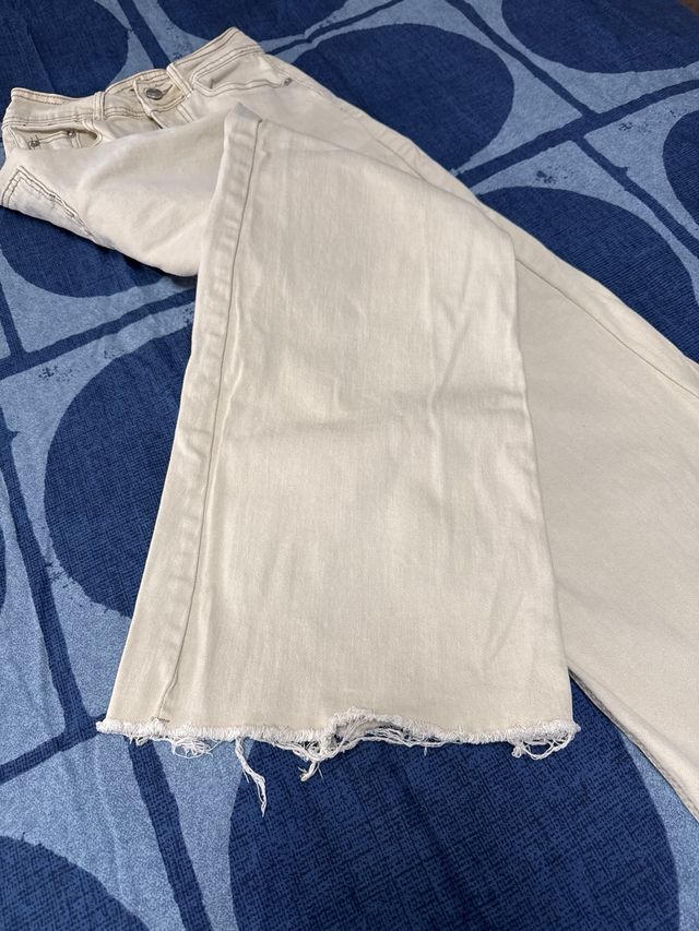 Pantalón vaquero ancho beige