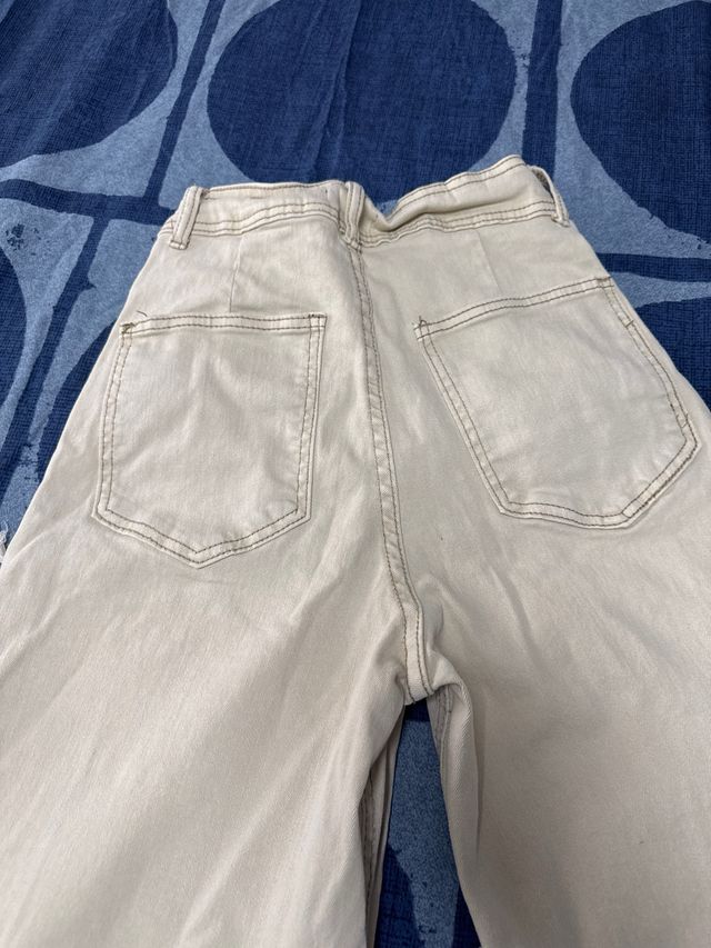 Pantalón vaquero ancho beige