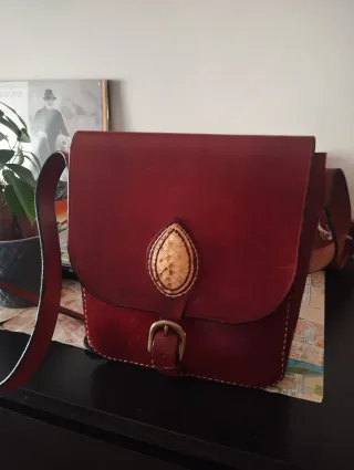 Bolso de cuero artesanal marrón