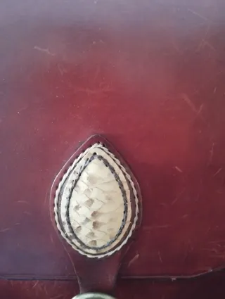 Bolso de cuero artesanal marrón