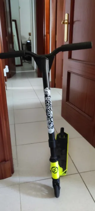 Patinete freestyle color verde lima marca oxelo