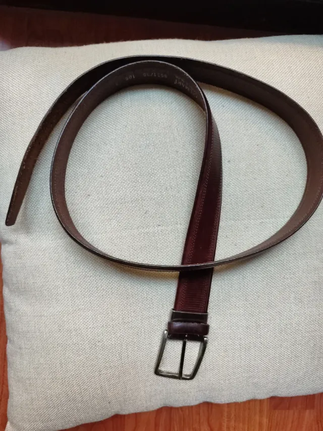 Cinturón de piel marrón