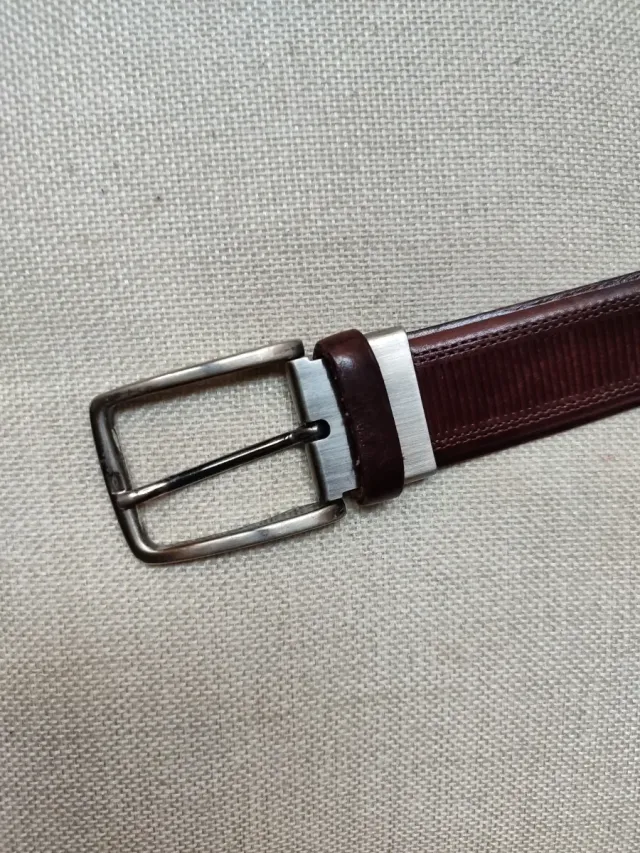 Cinturón de piel marrón