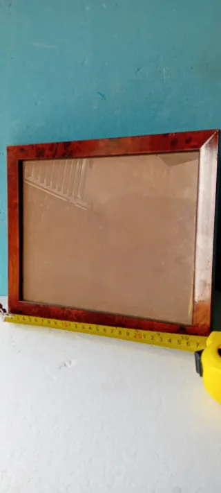 Cornice in legno con vetro